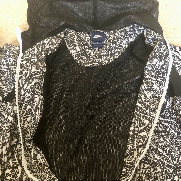 Women’s Nike Full Zip Hooded Jacket Windbreaker - Picture 8 of 13